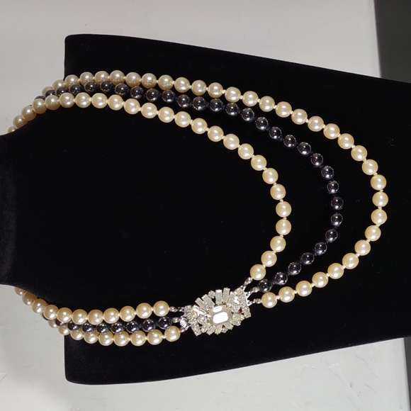 Vintage Faux Pearl Necklace - Picture 1 of 9